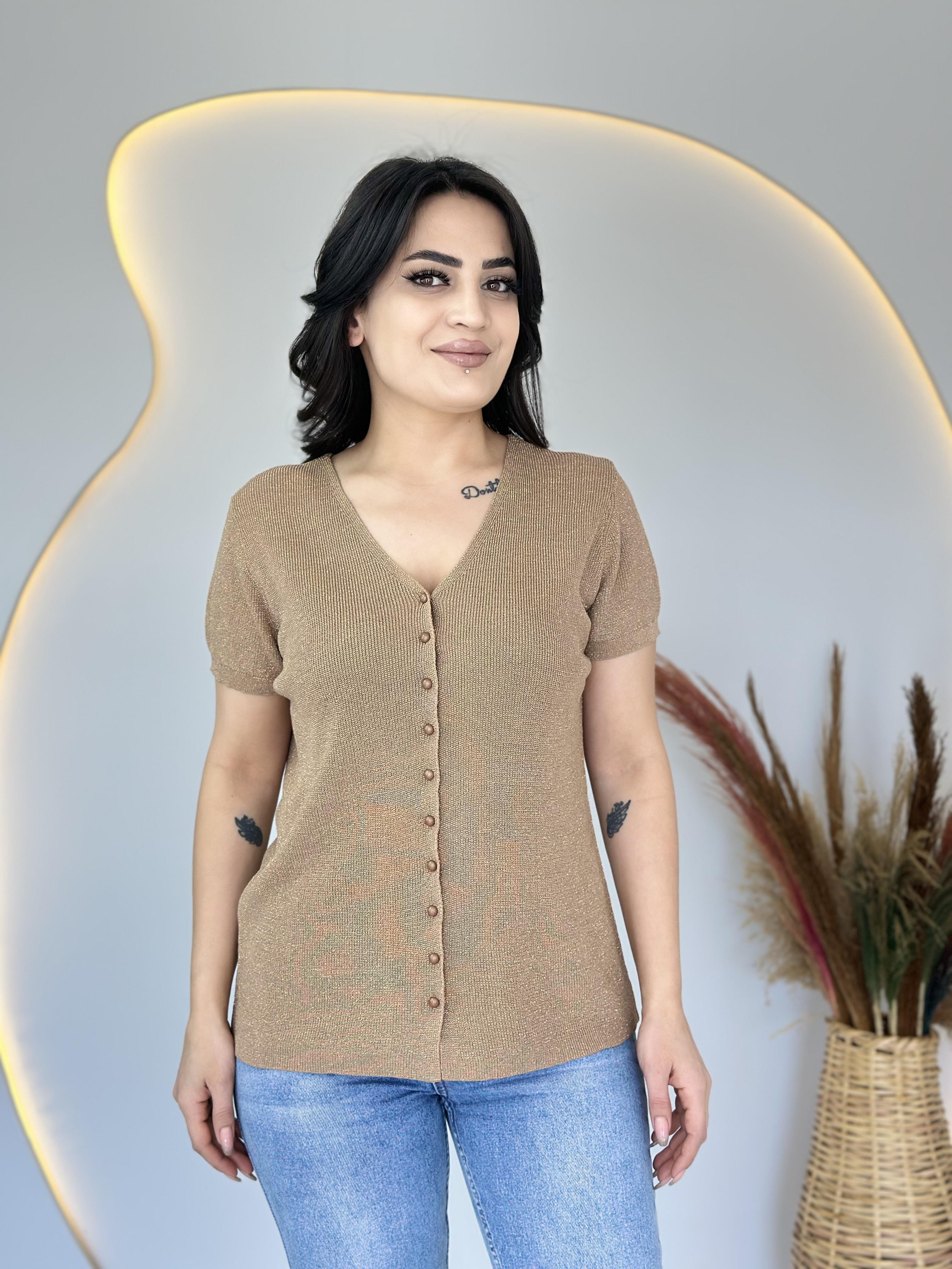 Velvet Camel V Yaka Önü Düğme Detaylı Sim İşlemeli Bluz D037