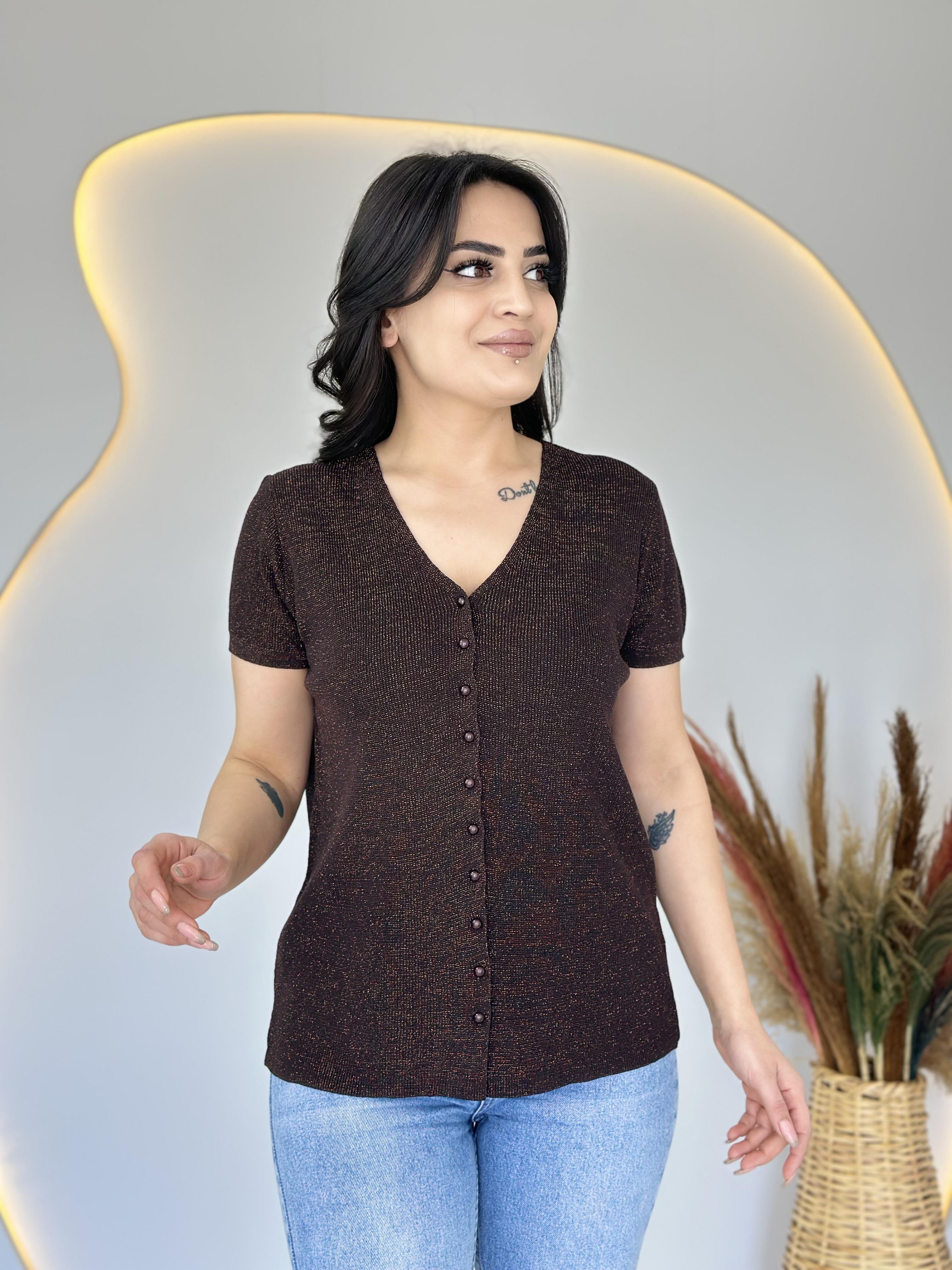 Velvet Kahve V Yaka Önü Düğme Detaylı Sim İşlemeli Bluz D037