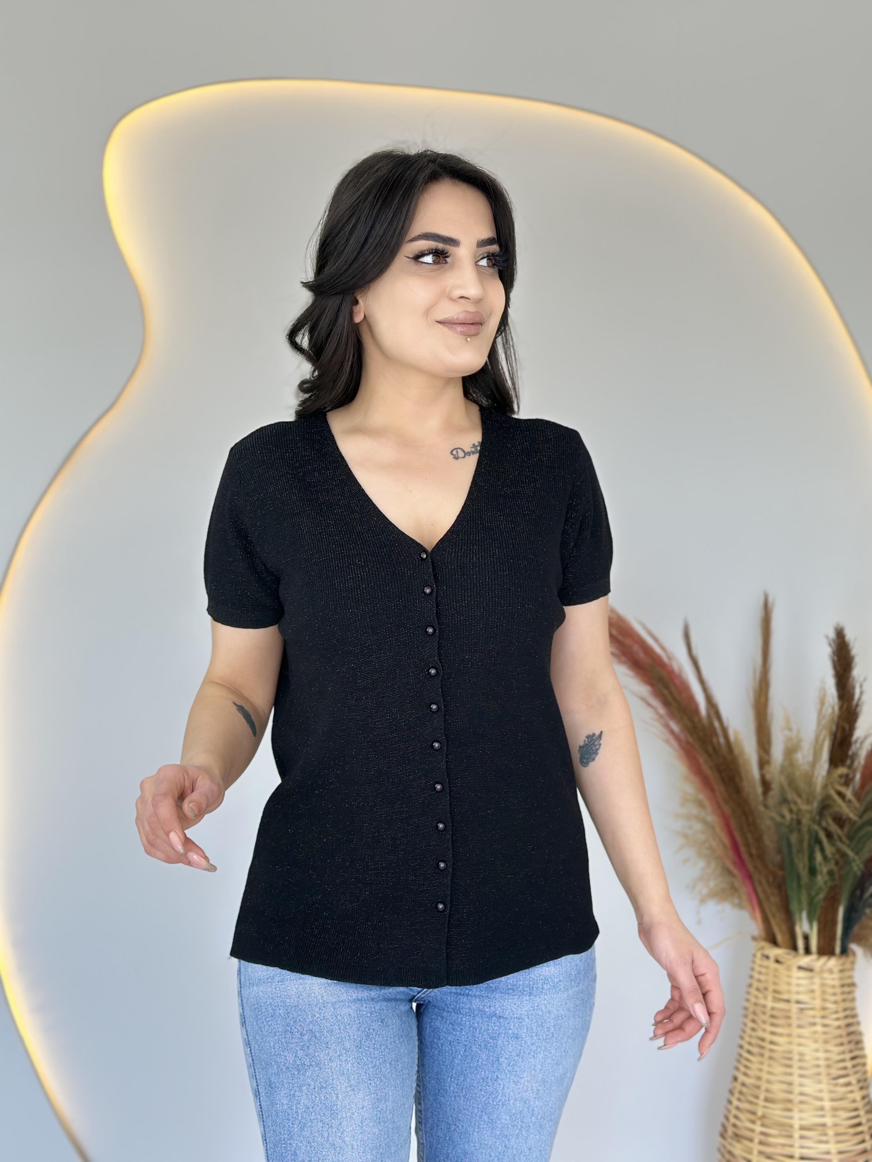 Velvet Siyah V Yaka Önü Düğme Detaylı Sim İşlemeli Bluz D037