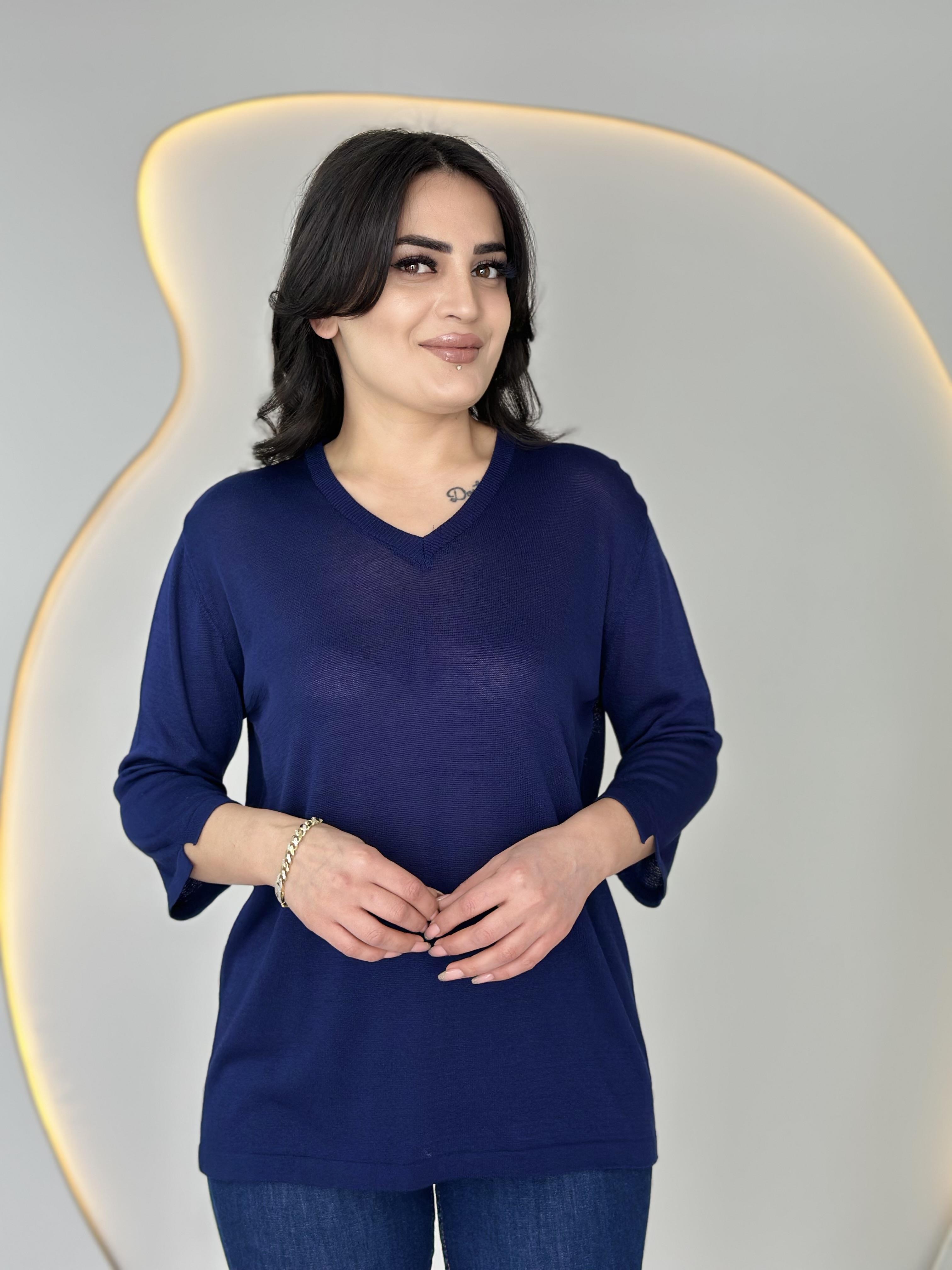 Vior Lacivert V Yaka Sim İşlemeli Triko Bluz D025