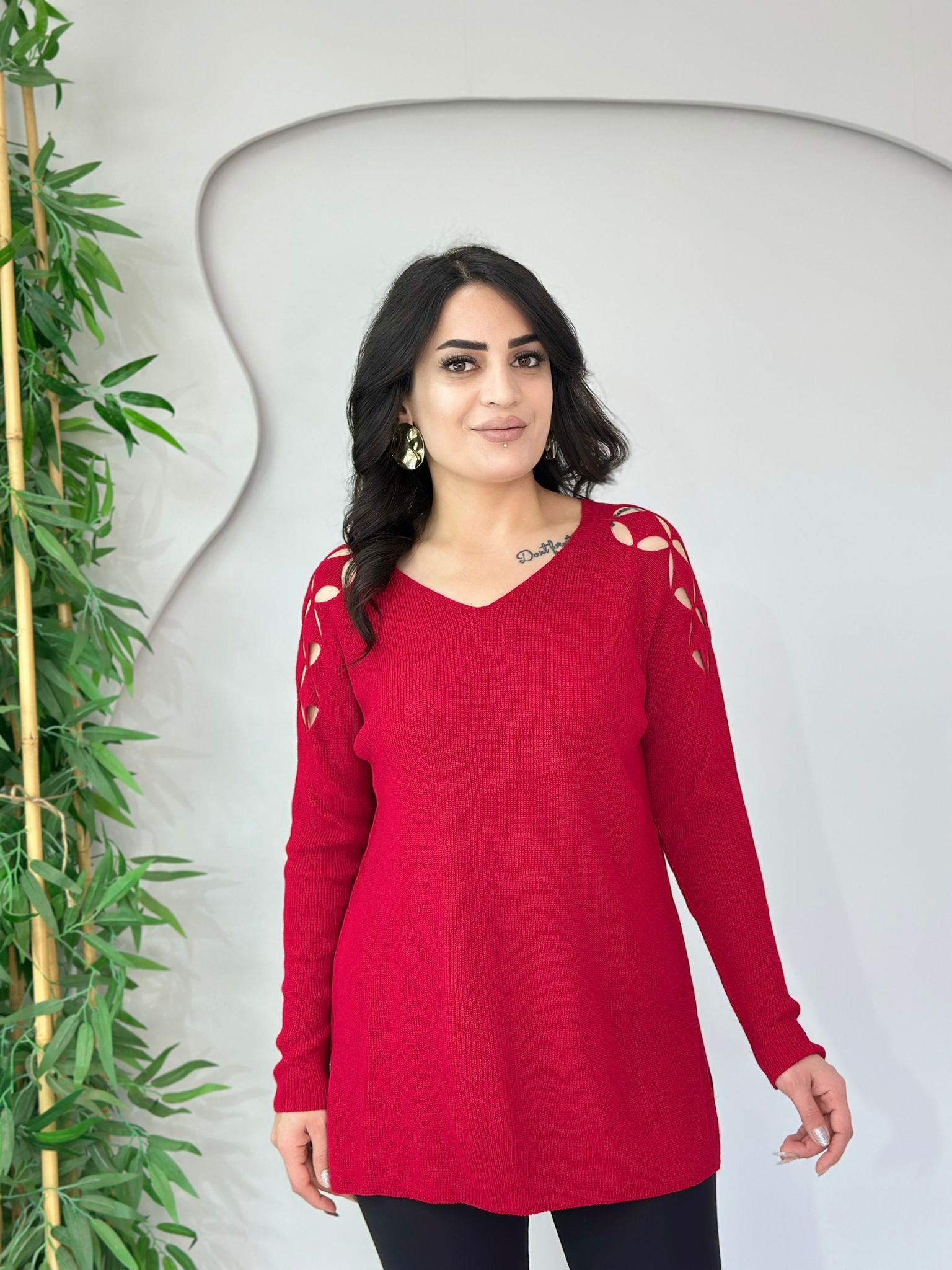 Viora Kırmızı V Yaka Omuzları Ajurlu Yanları Yırtmaçlı Triko Bluz A7412