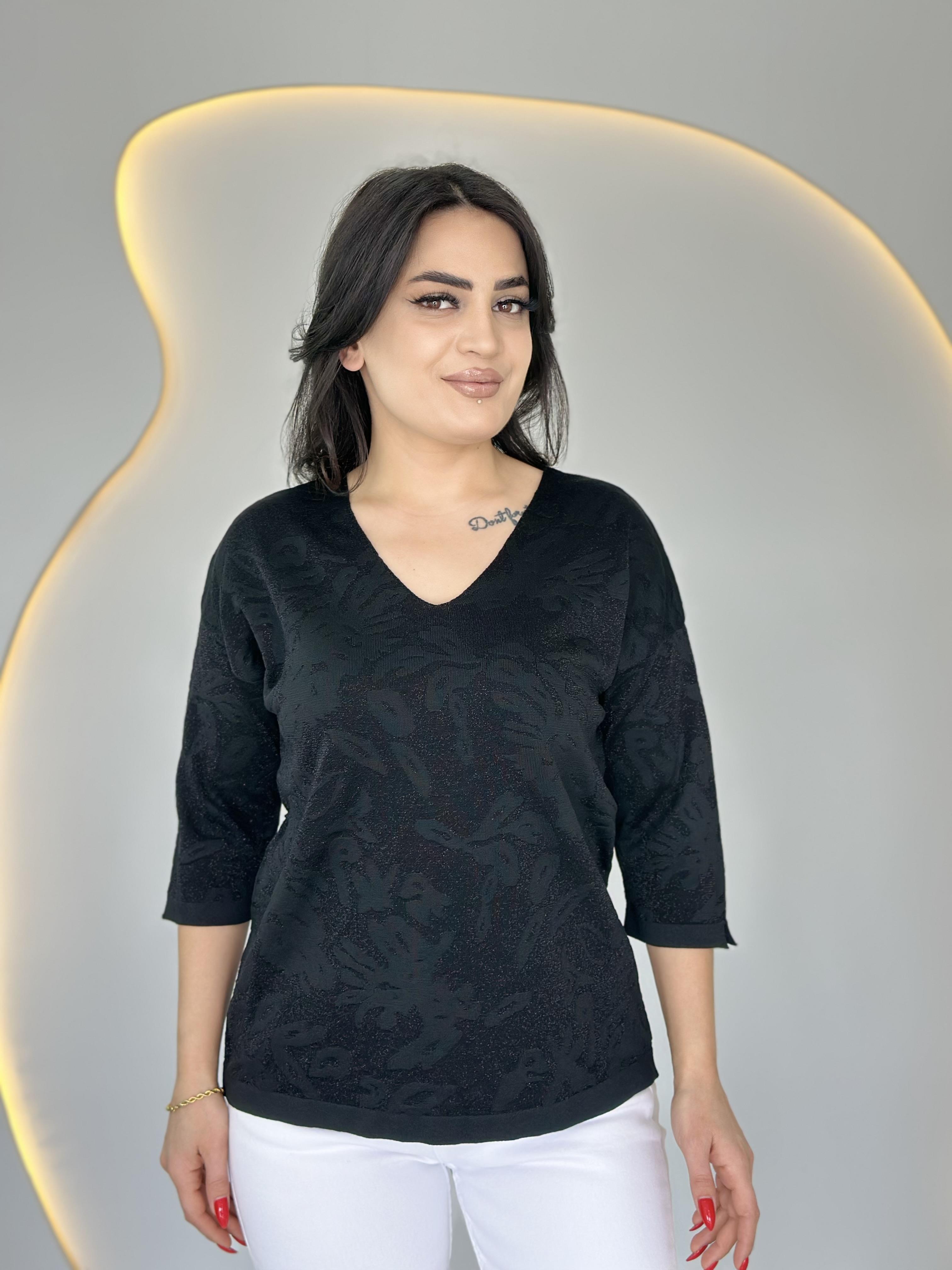 Vito Siyah V Yaka Çiçek Desenli Triko Bluz D004