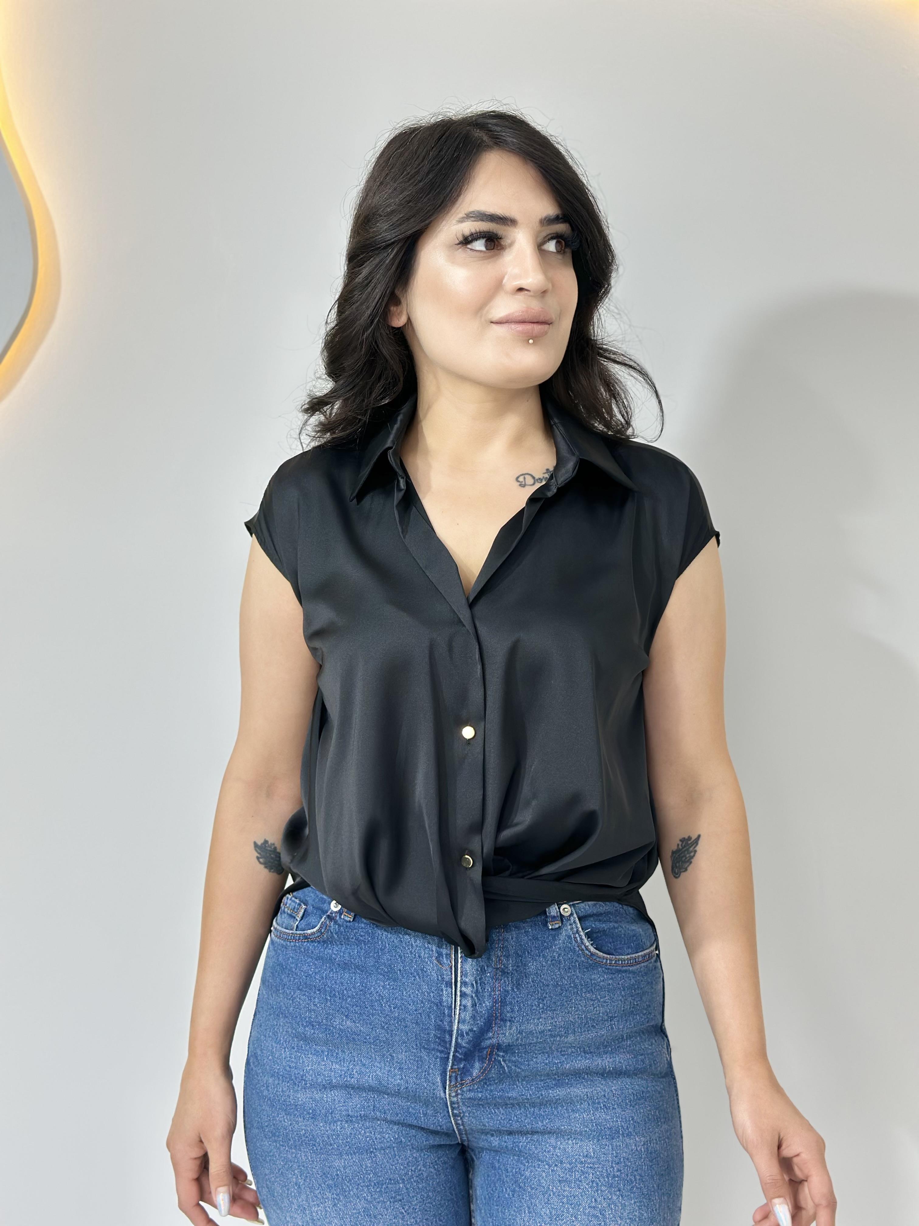 Yoni Siyah Önü Düğümlü Saten Bluz  A049