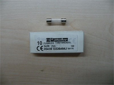 *10 ADET FİYATIDIR* Cam Sigorta 250V 5X20 25A / 10 Adet Stok