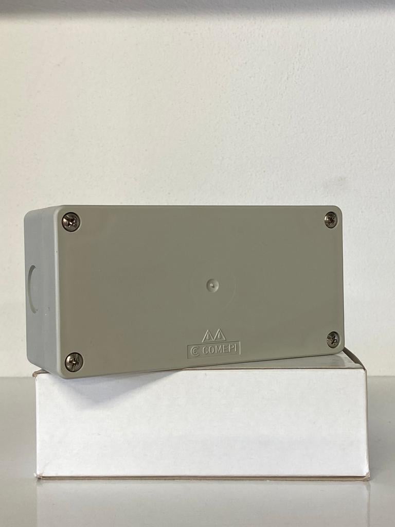 COMEPI ÜÇLÜ BUTON KUTUSU DELİKSİZ 140*70*51 GRİ