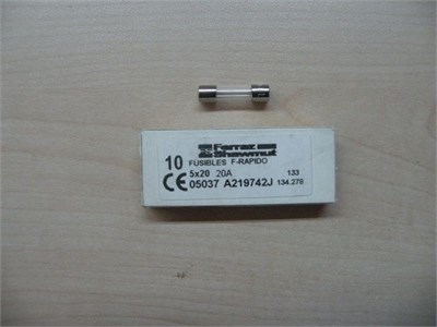 *10 ADET FİYATIDIR* Cam Sigorta 250V 5X20 20A / 10 Adet Stok