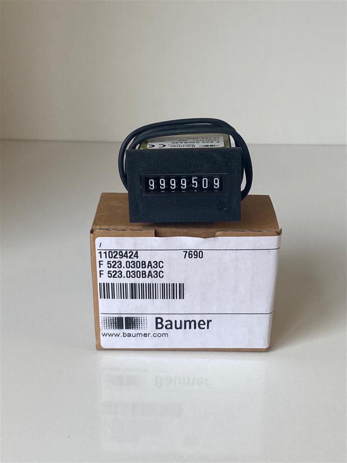 F 523.030BA3C BAUMER IVO COUNTER 42X28 mm 24V DC