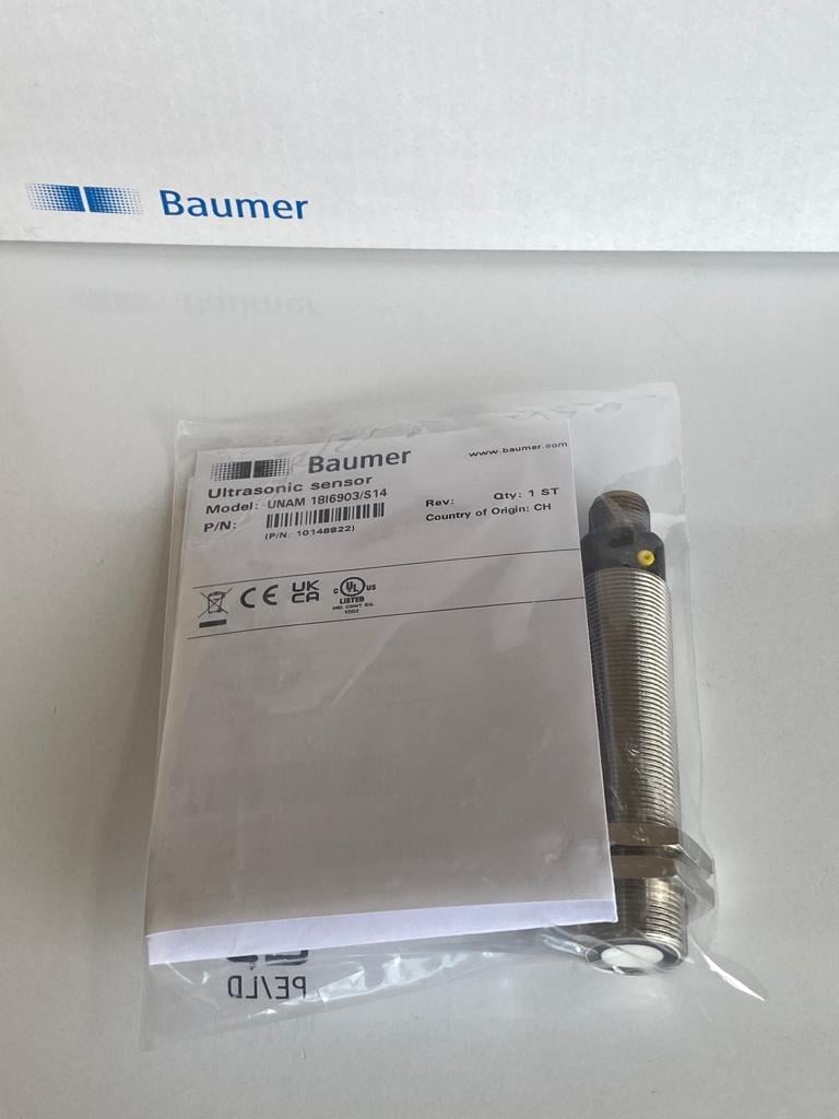 UNAM 18I6903/S14  BAUMER ULTRASONIC SENSOR