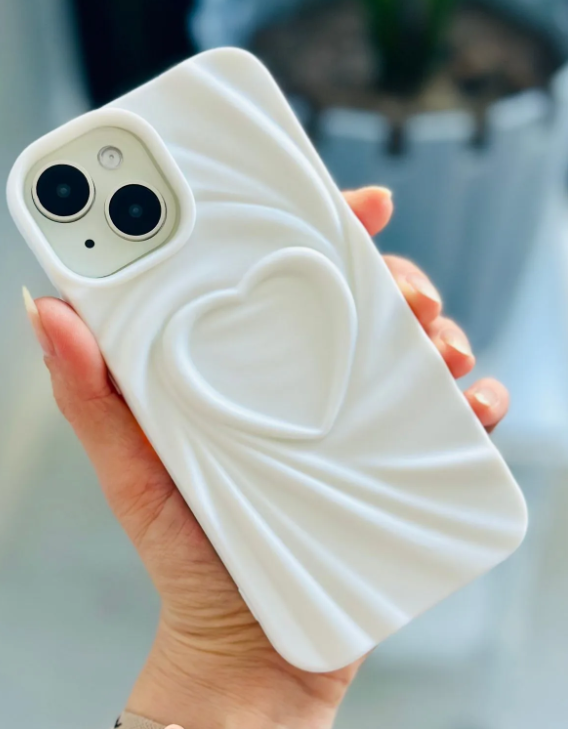  Apple Iphone 13 - 14 - 15 Uyumlu 3D Mat Saten Kalp Kabartma Desenli Darbe Önleyici Silikon Kılıf