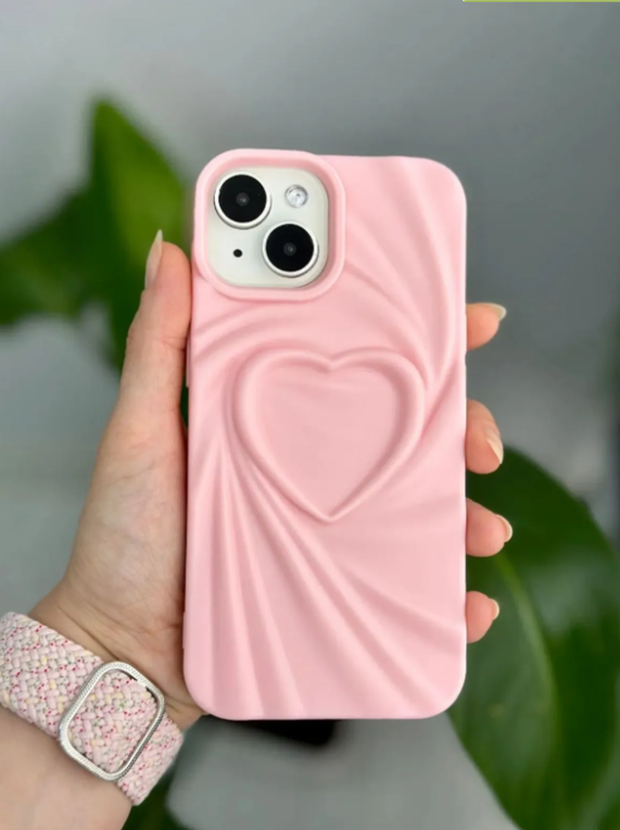  Apple Iphone 14Plus - 15Plus Uyumlu 3D Mat Saten Kalp Kabartma Desenli Darbe Önleyici Silikon Kılıf