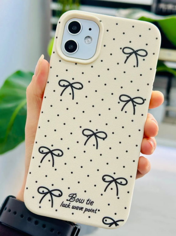  Iphone 11 Uyumlu Dalgalı SİYAH FİYONK Tasarımlı Baskılı Esnek Silikon Kılıf