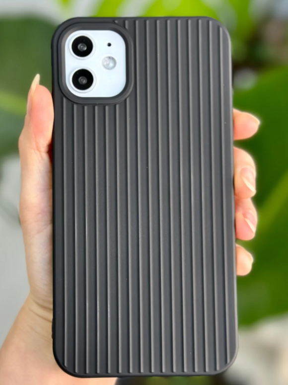  İPhone 12 ve 12 pro Uyumlu 3d Serrated Kabartma Mat Silikon Kılıf