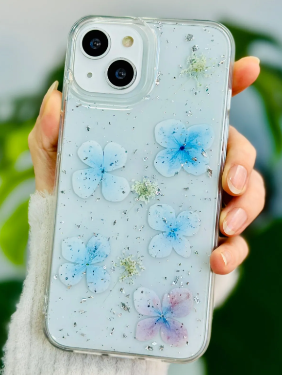  Iphone 13 - 14 ve 15 Uyumlu EPOKSİ Mavi Simli Çiçek Oyuncak Tasarımlı Esnek Silikon Kılıfı