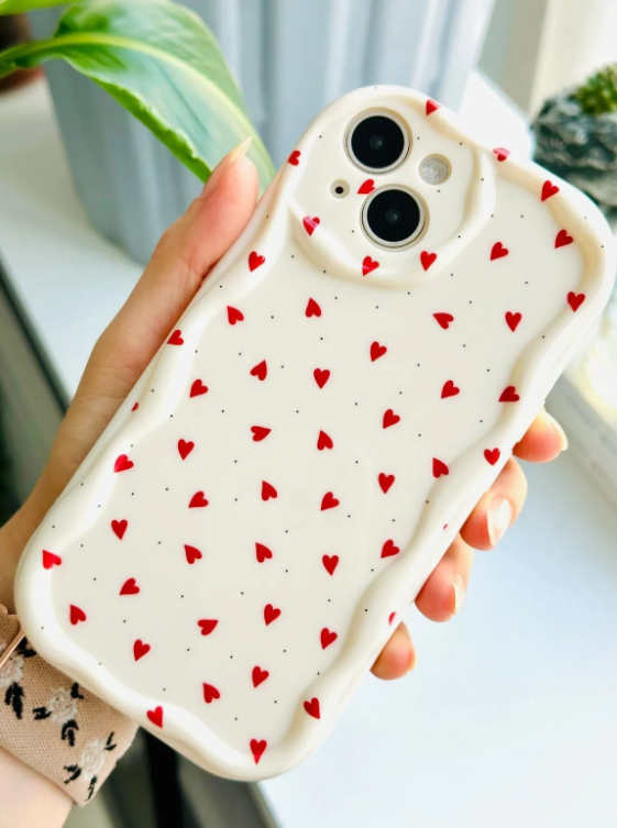  Iphone 13 Ve 14 Uyumlu Kırmızı Kalpler Baskı Desenli Silikon Kılıf