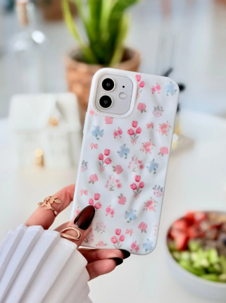 İPhone 12 ve 12 pro Uyumlu 3d Kabartma Lale Parlak Silikon Kılıf