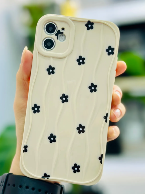  Iphone 11 Uyumlu Dalgalı SİYAH PAPATYA Tasarımlı Baskılı Esnek Silikon Kılıf