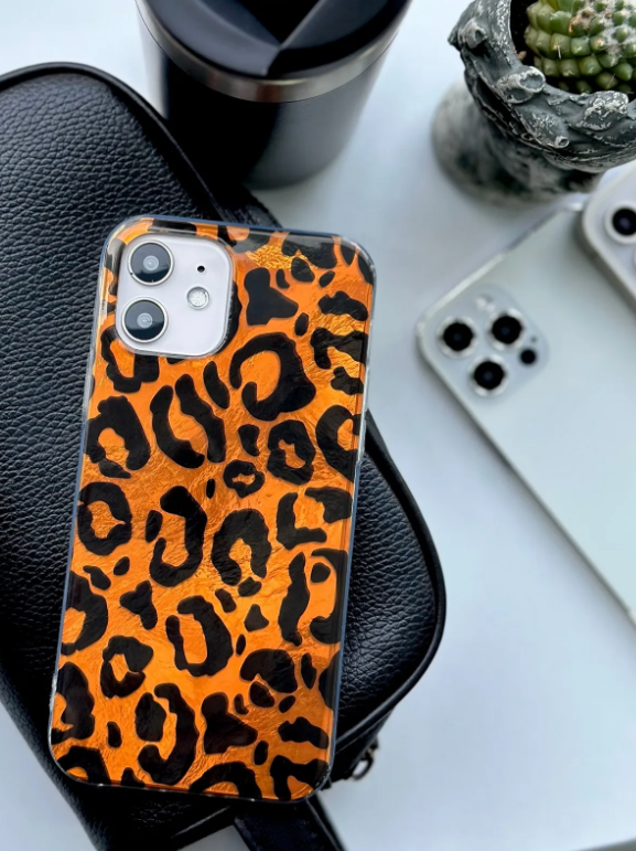  Iphone 12 ve 12 Pro Uyumlu Leopar Tasarımlı Shine Renk Geçişli Esnek Silikon Kılıf