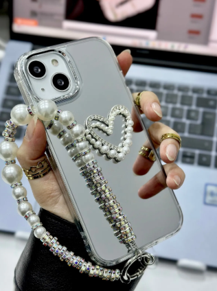  Iphone 13 - 14 - 15 Uyumlu Aynalı Charmlı Kalp Model Silikon Kılıf