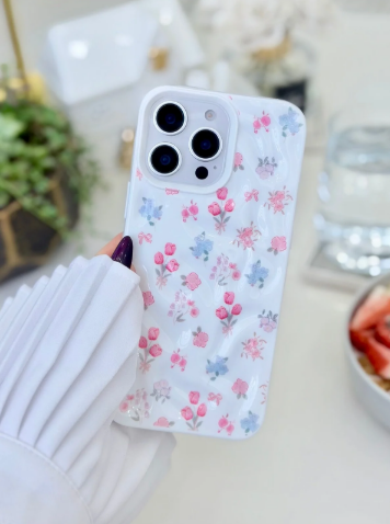 Iphone 16 Promax Uyumlu 3d Kabartma Lale Tasarımlı Esnek Silikon Kılıf