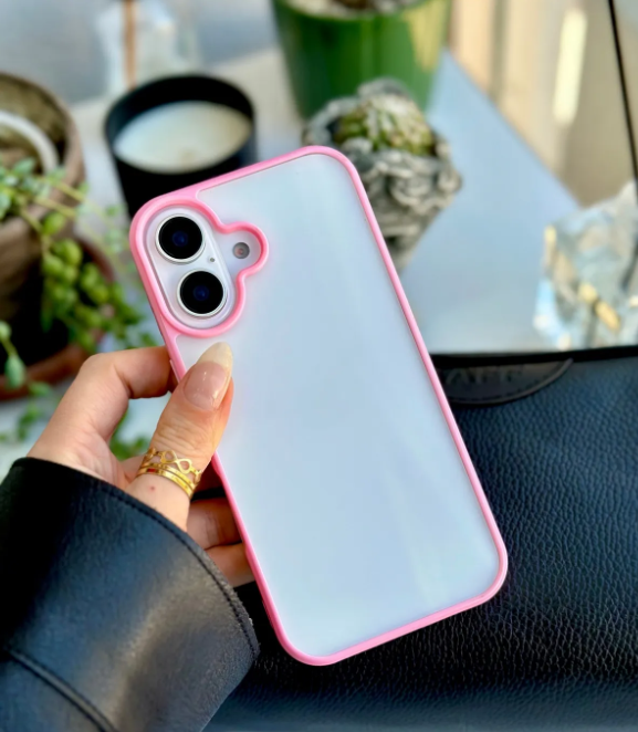  Iphone 16 Uyumlu Kenarı Renkli Arkası Parlak Silikon Kılıf