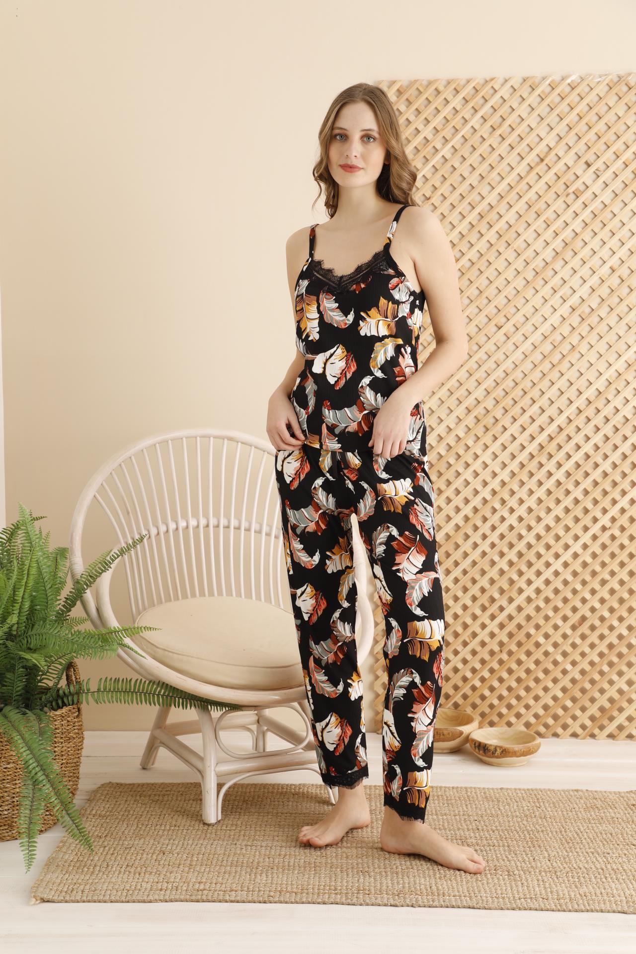 Siyah Yaprak Desenli Ip Askılı Pijama Takımı
