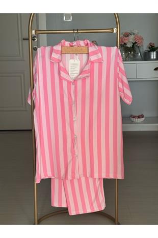 Pembe Renginde Önden Düğmeli Kısa Kollu  Düz Çizgili Pijama Takımı