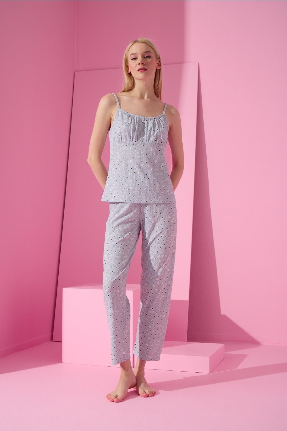 Gri Rengi Küçük Çiçek Baskılı İp Askılı Pijama Takımı