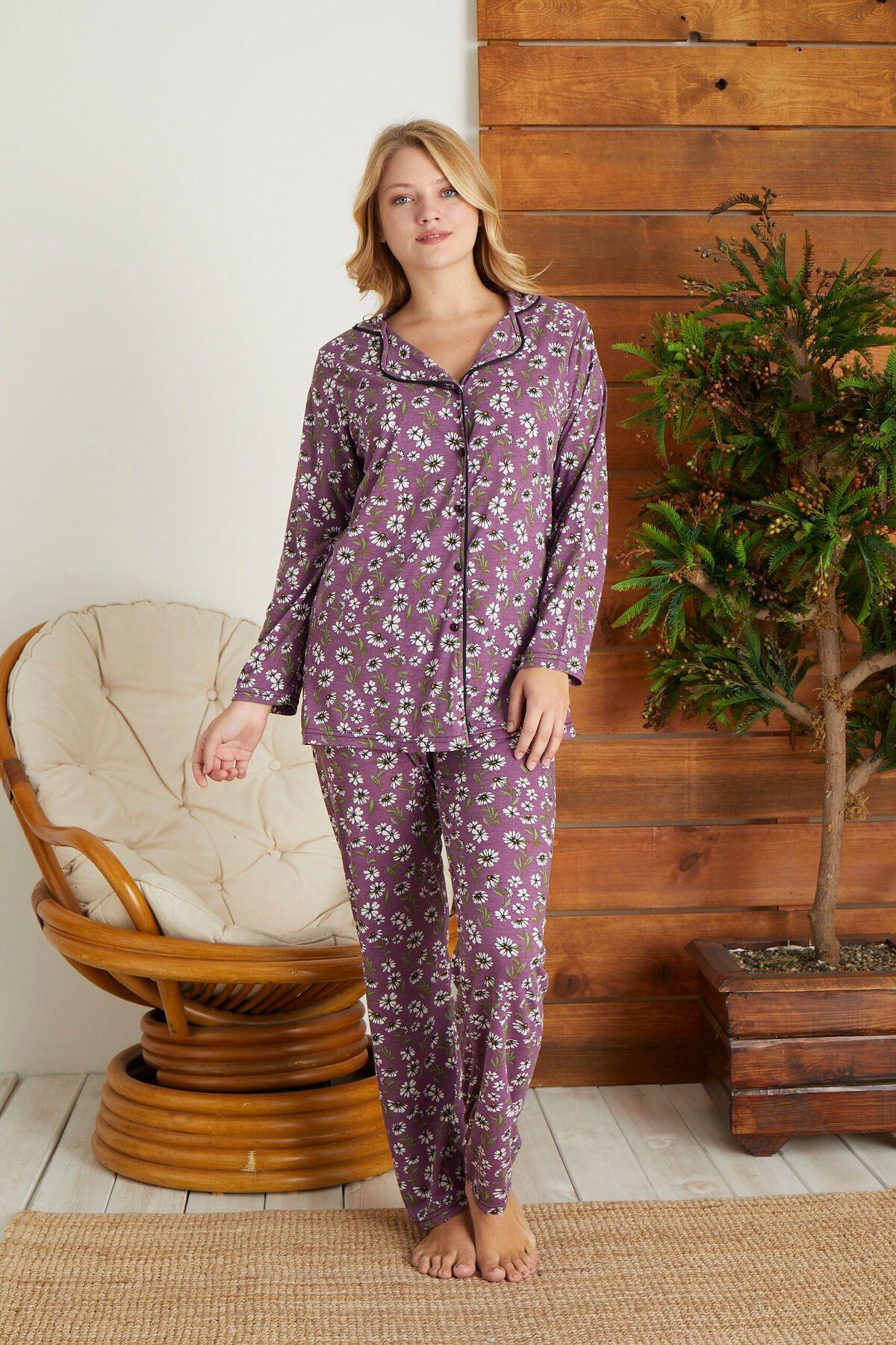 Koyu Mor Renginde Önden Düğmeli Küçük Çiçek Desenli Pijama Takımı