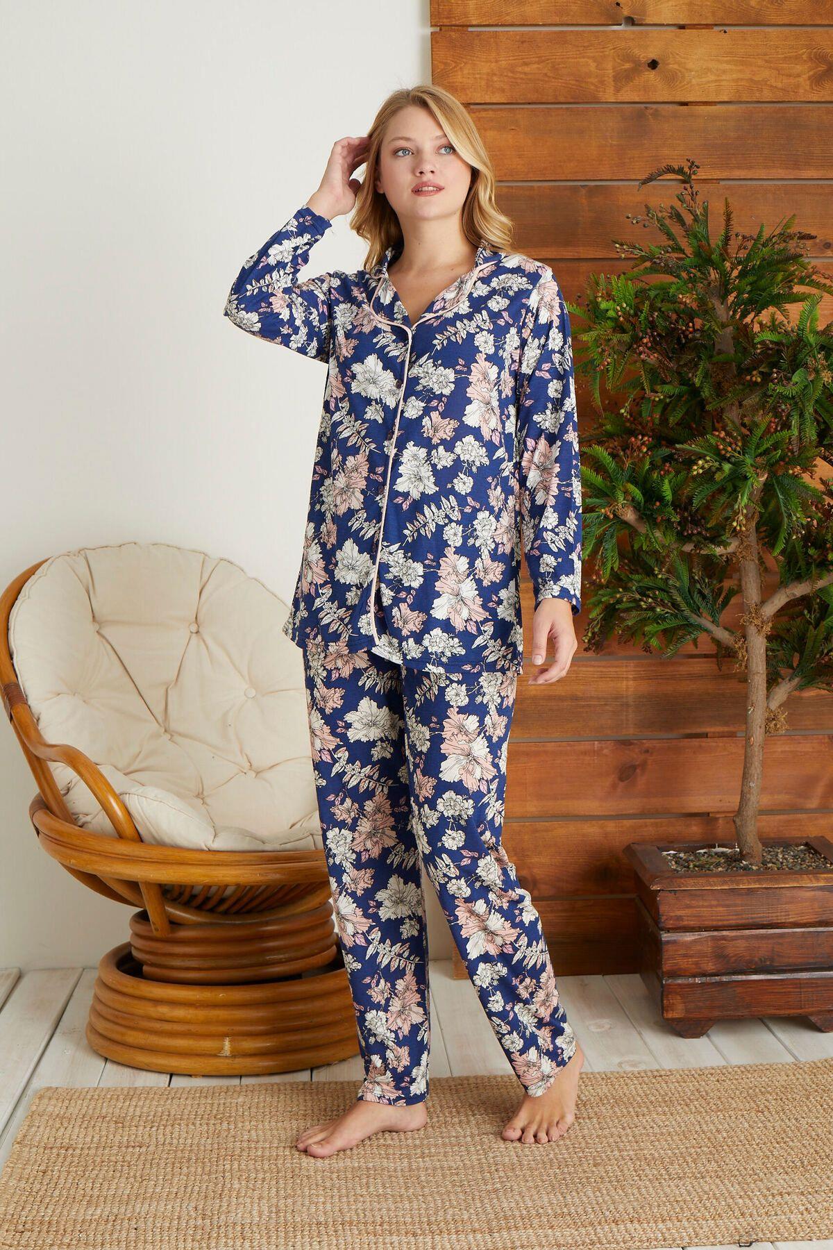 Lacivert Renginde Önden Düğmeli Çiçek Desenli Pijama Takımı
