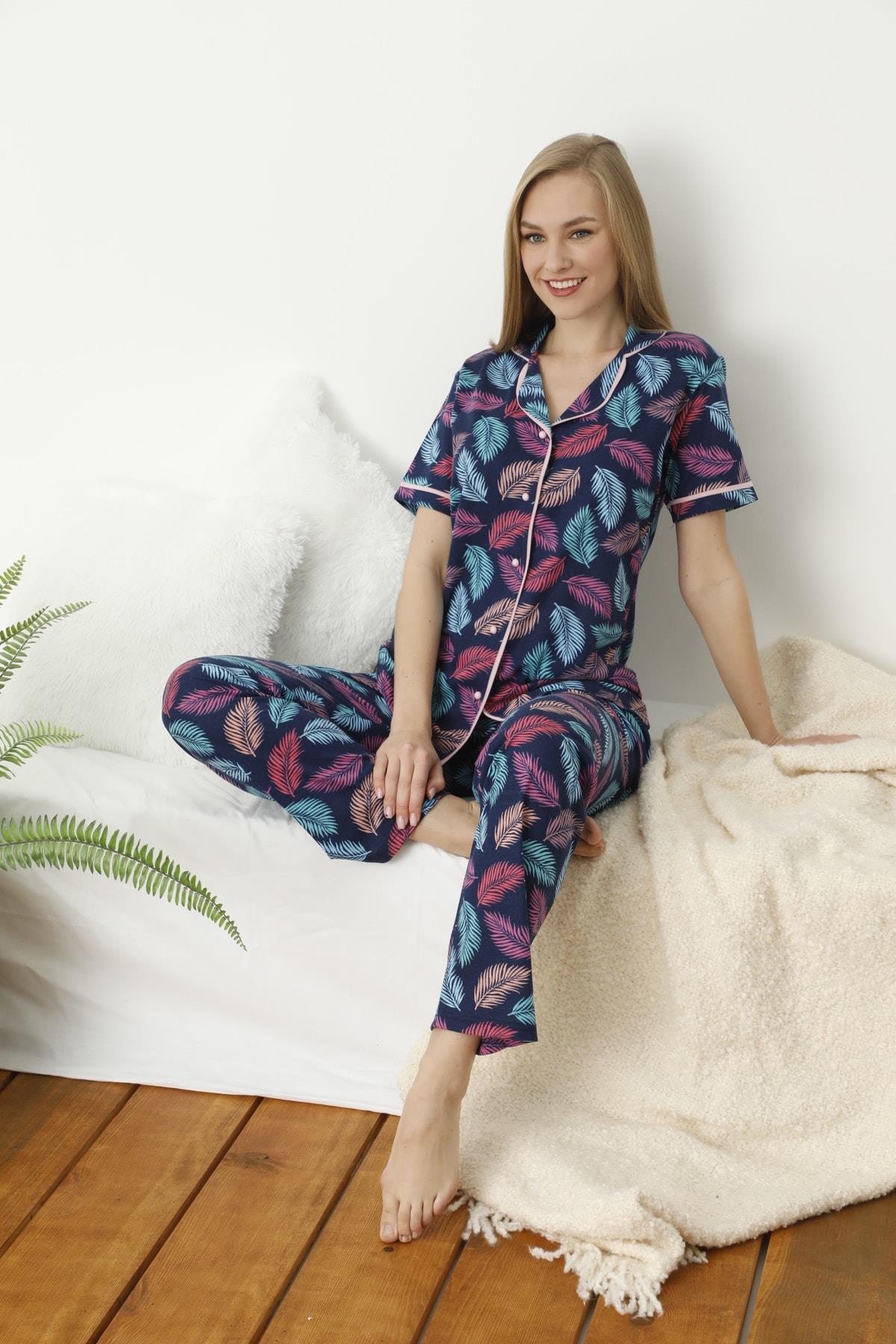 Lacivert Renginde Pembe Yaprak Baskılı Önden Düğmeli Pijama Takımı