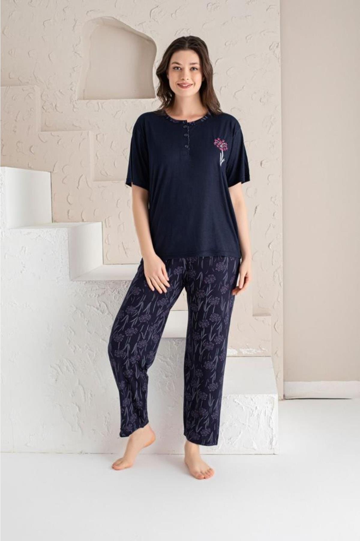 Lacivert Üstü Düz Altı Çiçek Desenli Pijama Takımı