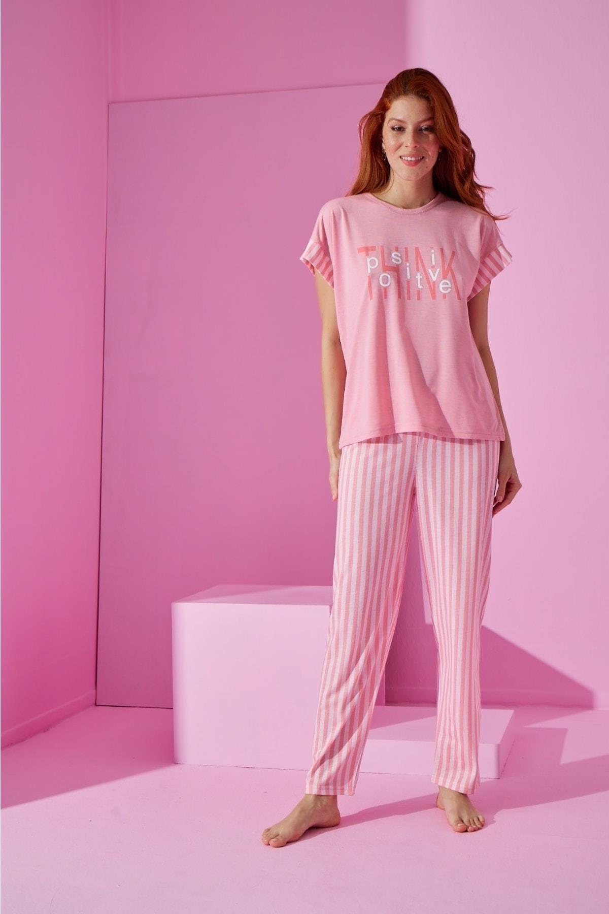 Pembe Çizgili Desenli Pijama Takımı