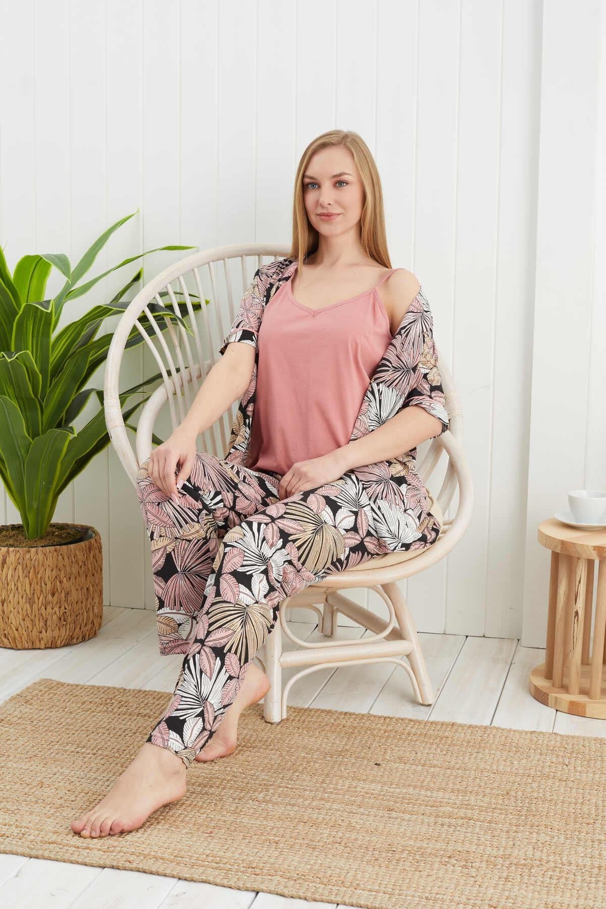 Siyah Renkli Pudra Büyük Yaprak Baskılı 3 lü sabahlıklı Pijama Takımı