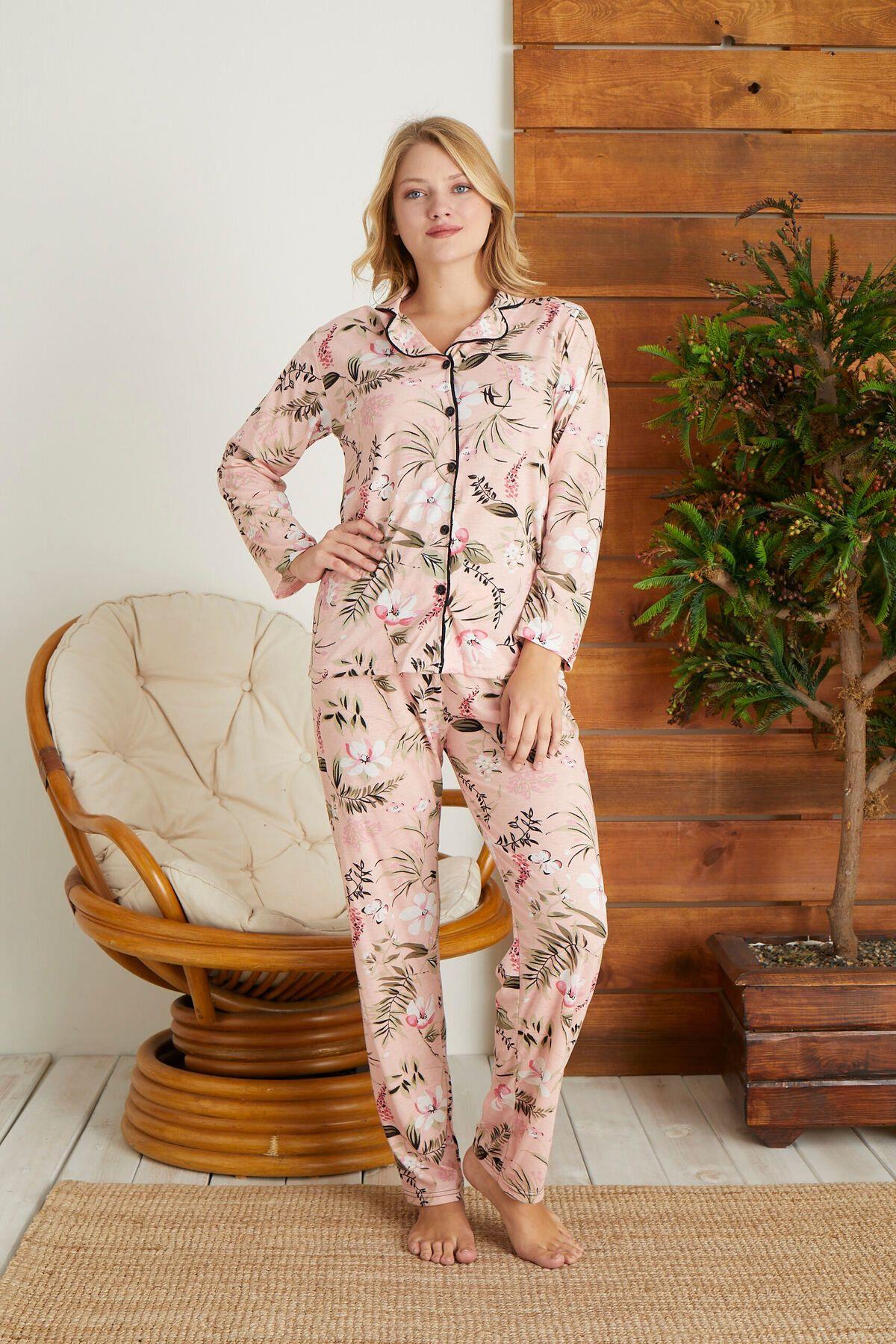 Yavruağzı Renginde Önden Düğmeli Çiçek Desenli Pijama Takımı