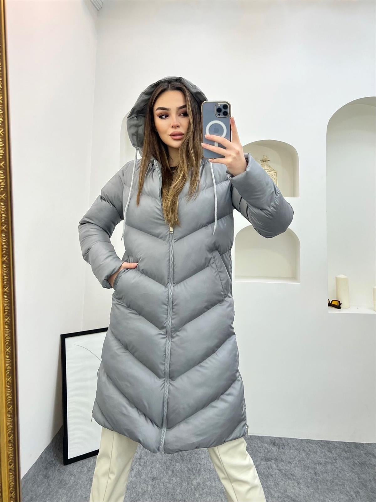 Kadın Kapüşonlu Uzun Fermuar Yırtmaçlı Şişme Mont GRİ