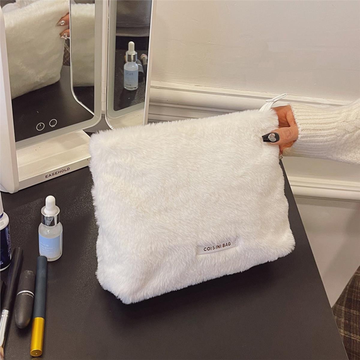 Peluş Makyaj ve Kozmetik Eşya Taşıma Çantası Geniş Hacimli Çanta Organizer