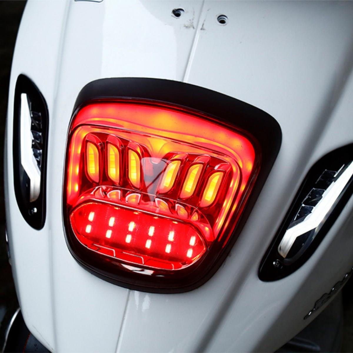 Vespa Sprint ve Primavera 150 Uyumlu LED Stop Far Şık Tasarım Kolay Montaj Yüksek Görünürlük