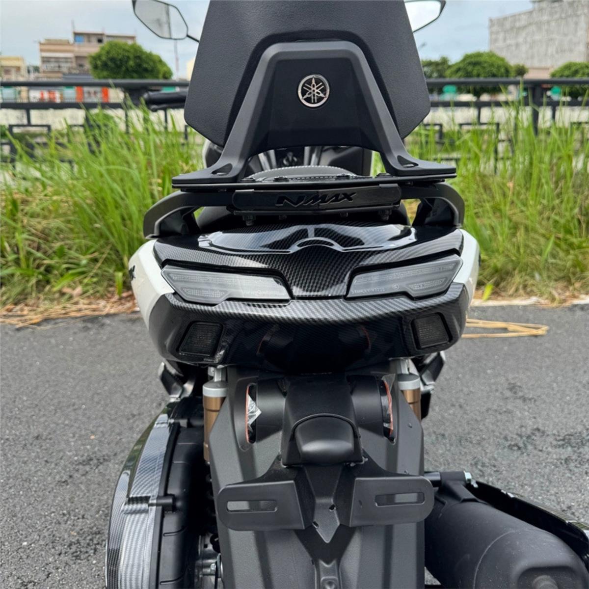 Yamaha NMAX 2025 Arka Stop Çevresi Karbon Kapak
