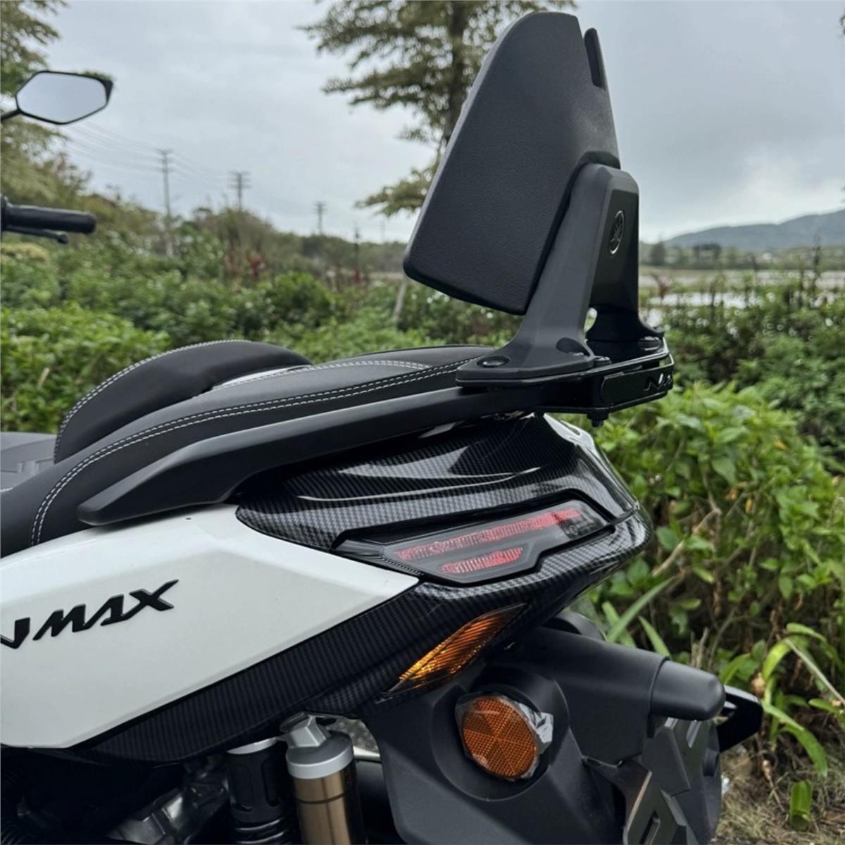 Yamaha NMAX 2025 Arka Stop Üstü Dekoratif Karbon Kapak