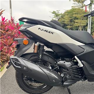 Yamaha NMAX 2025 Egzoz Dış Koruma Kapağı Karbon Desenli
