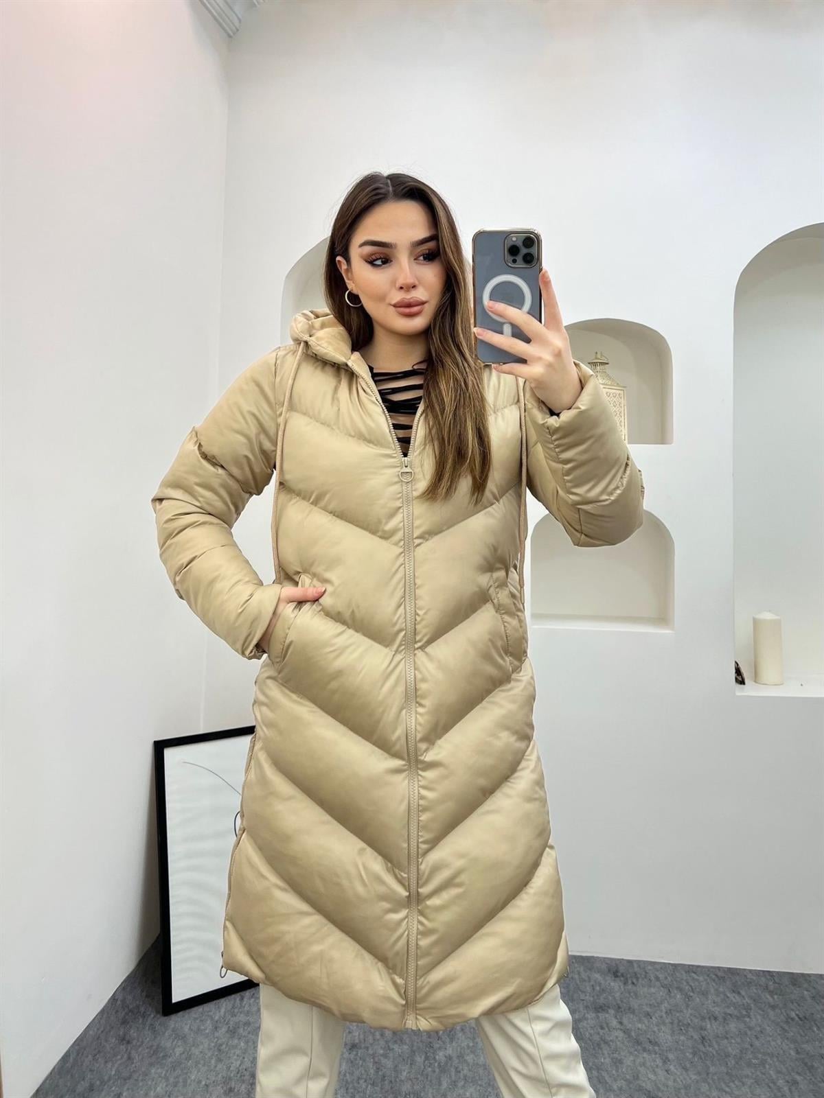 Kadın Kapüşonlu Uzun Fermuar Yırtmaçlı Şişme Mont KREM