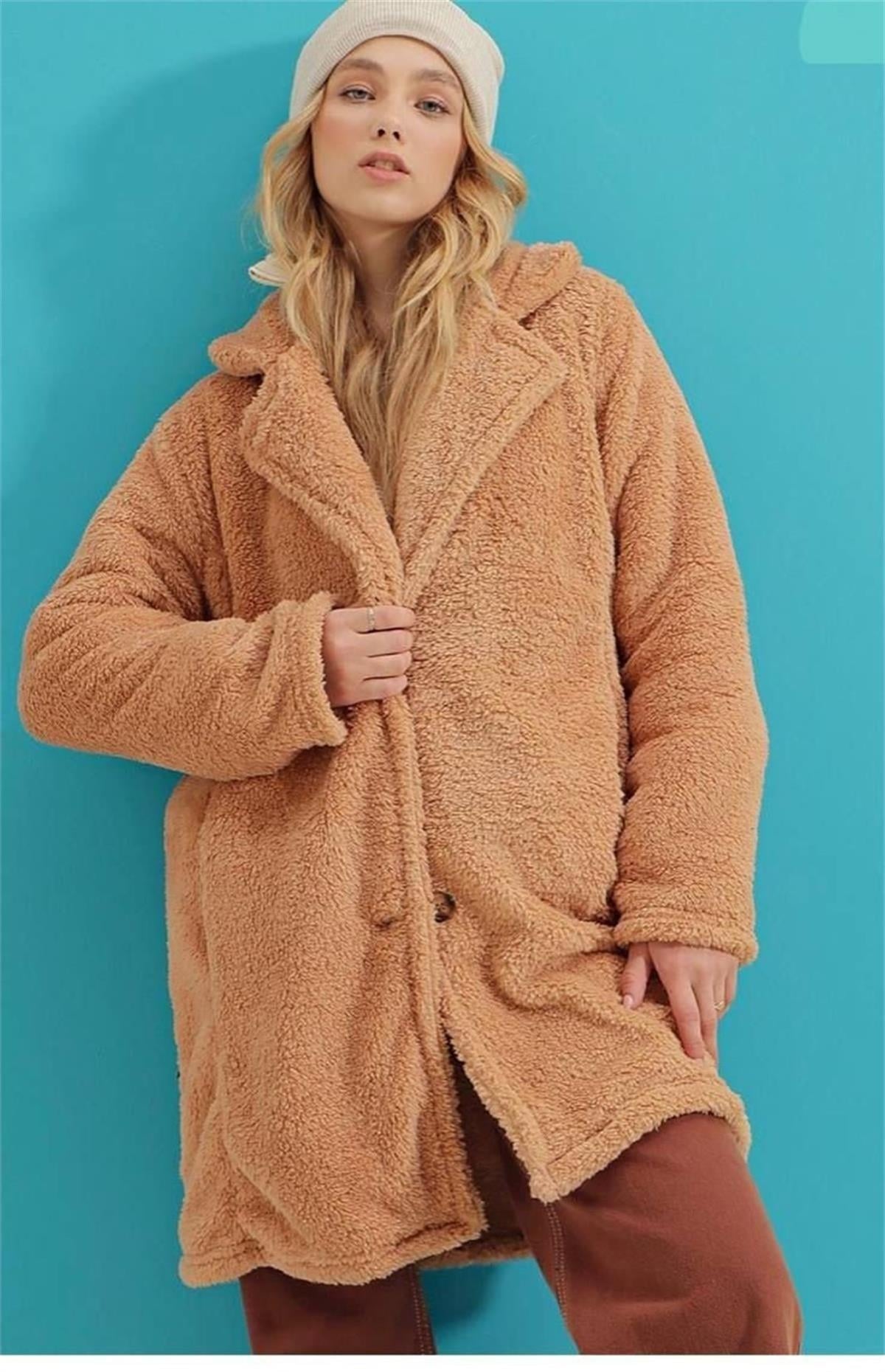 Kadın Oversize Peluş Düğmeli Mont Ceket