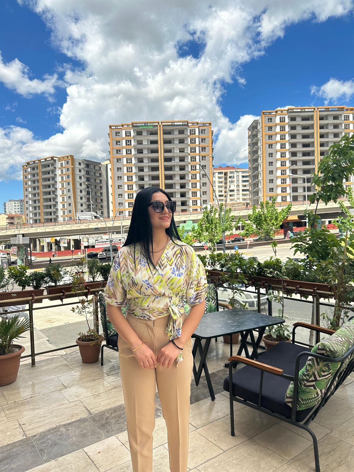 BÜRÜMCÜK KUMAŞ BELDEN BAĞLAMALI BLUZ