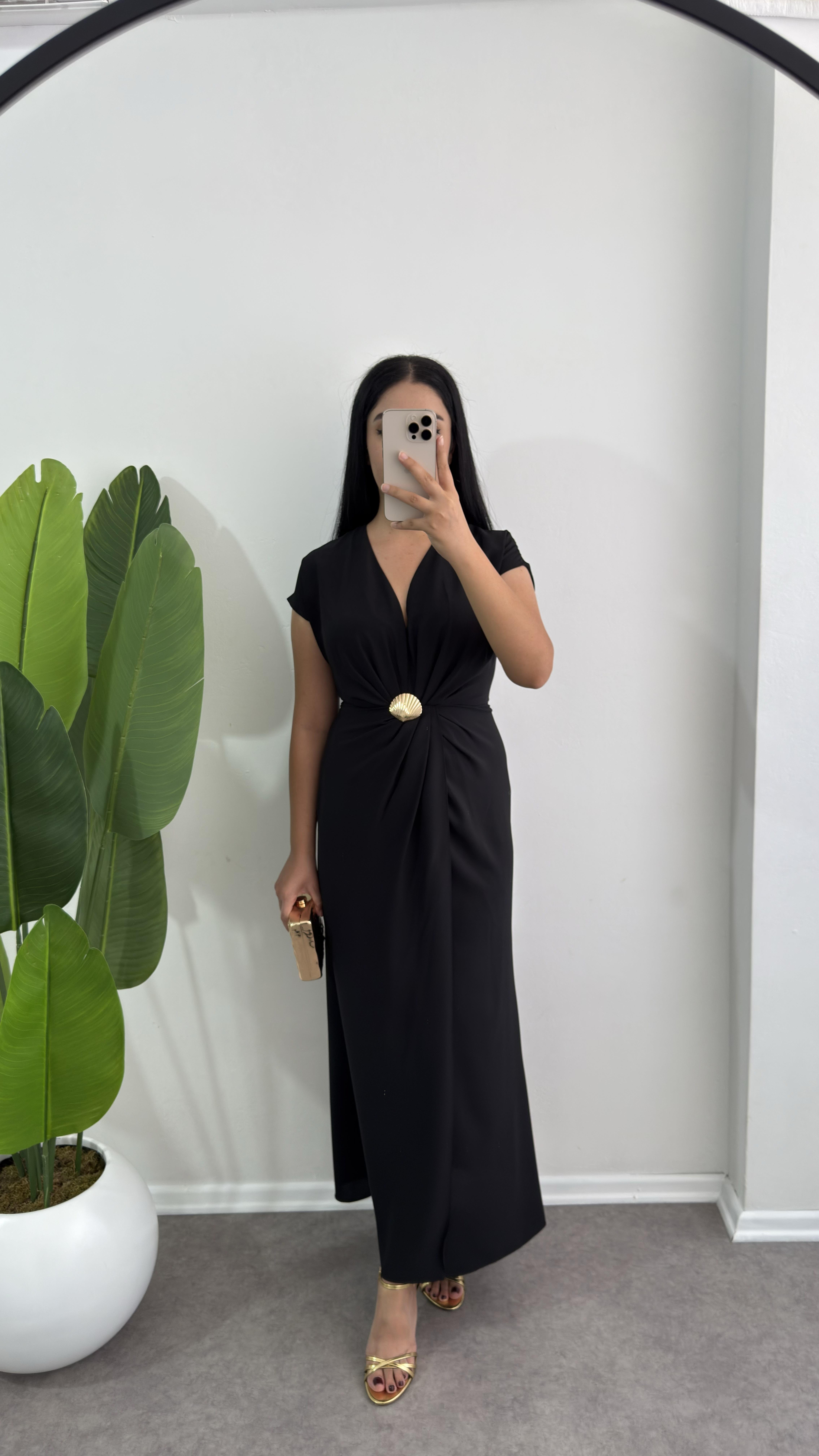 Deniz Kabuğu Broşlu Kırmızı Elbise