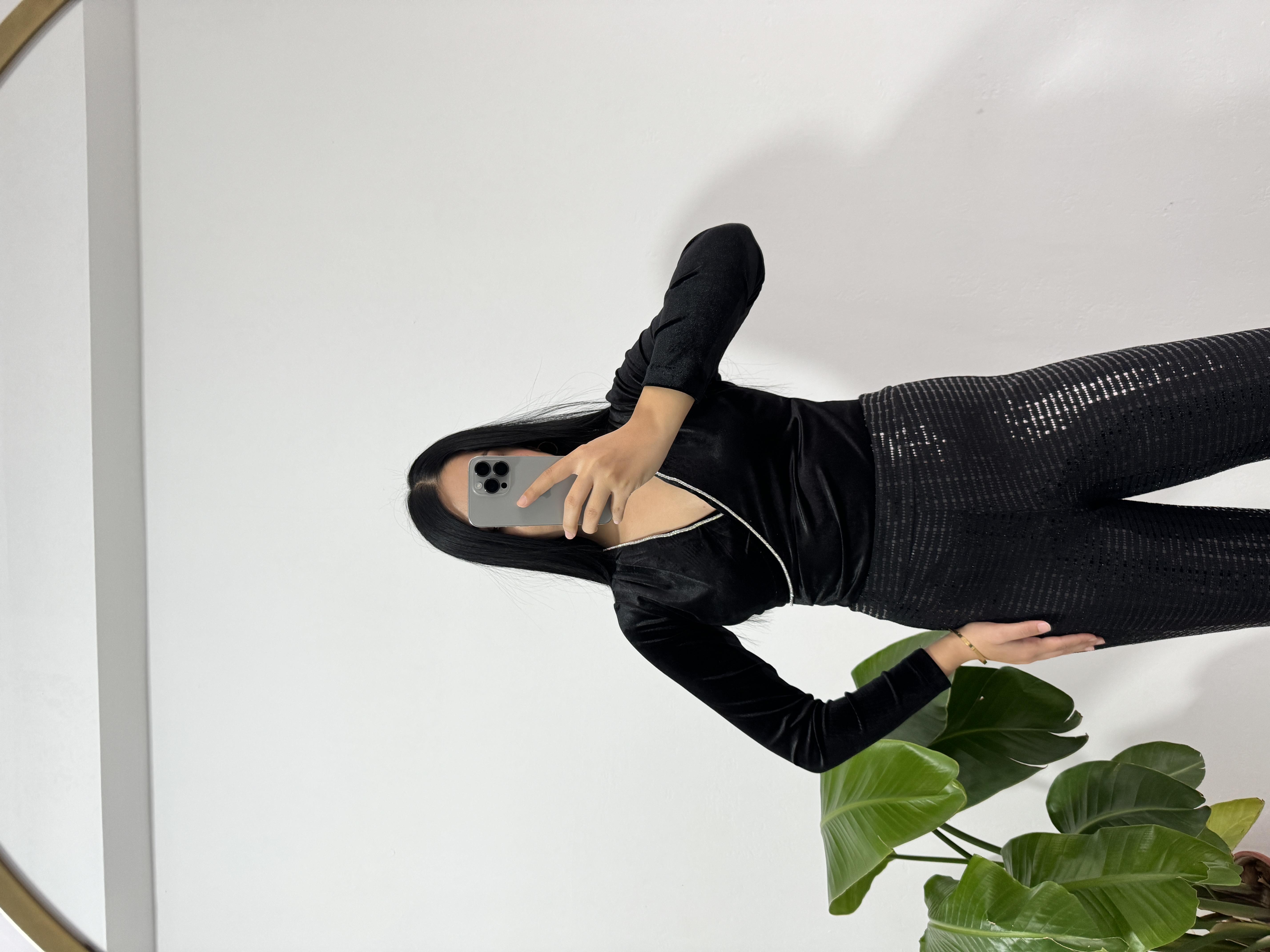 Kadife önü taşlı bluz 