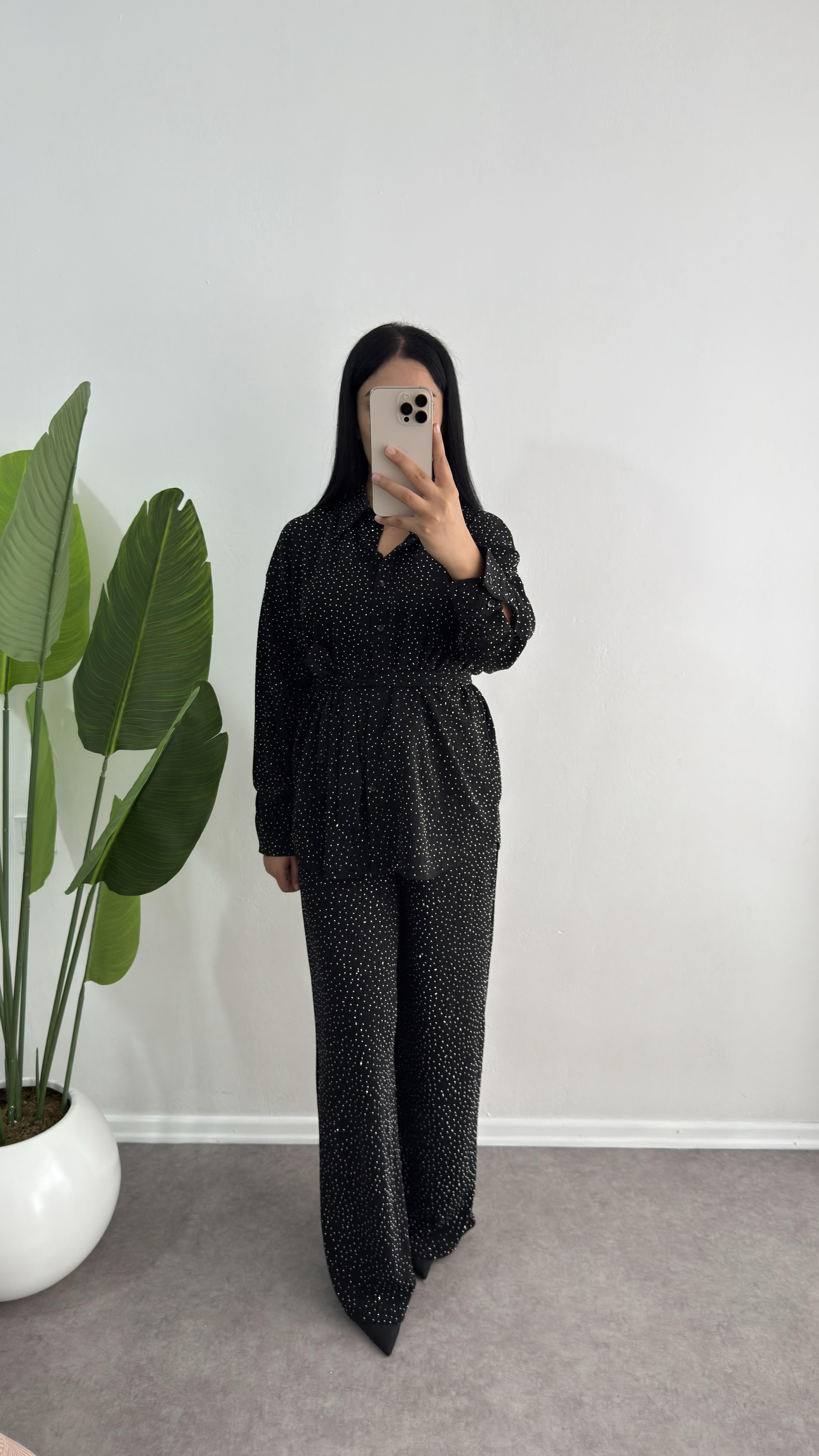 Karen Taşlı Siyah Takım