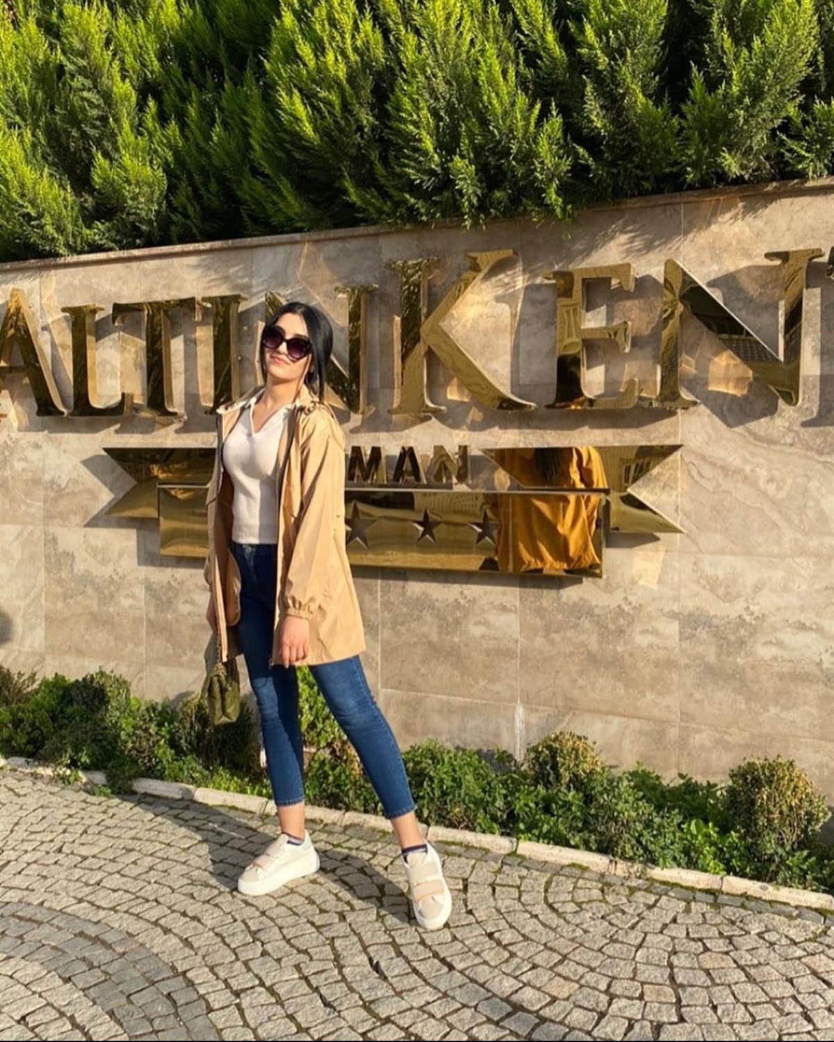 KREM RENKLİ YAĞMURLUK TRENÇKOT