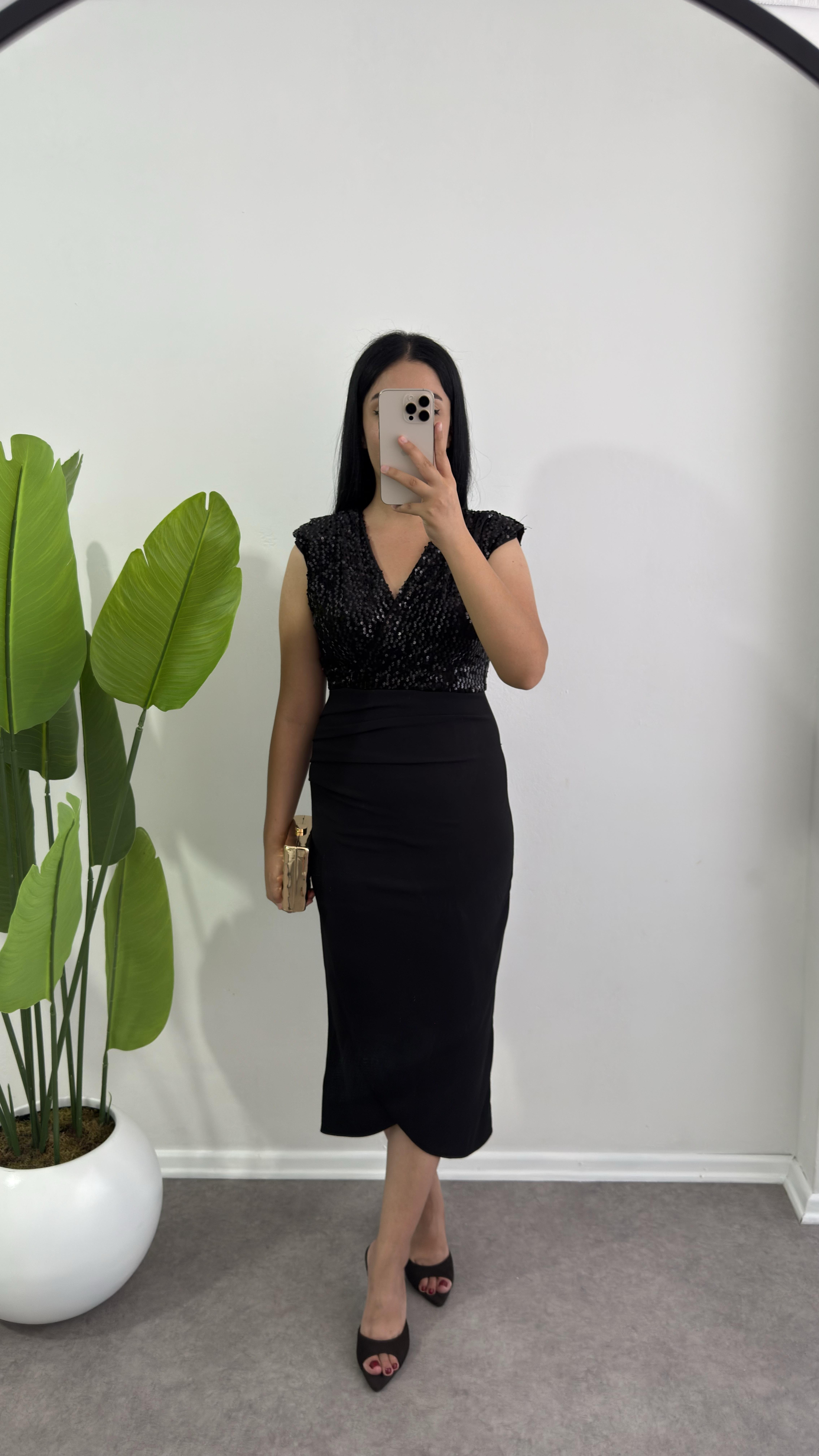 Payetli Siyah Krep Elbise