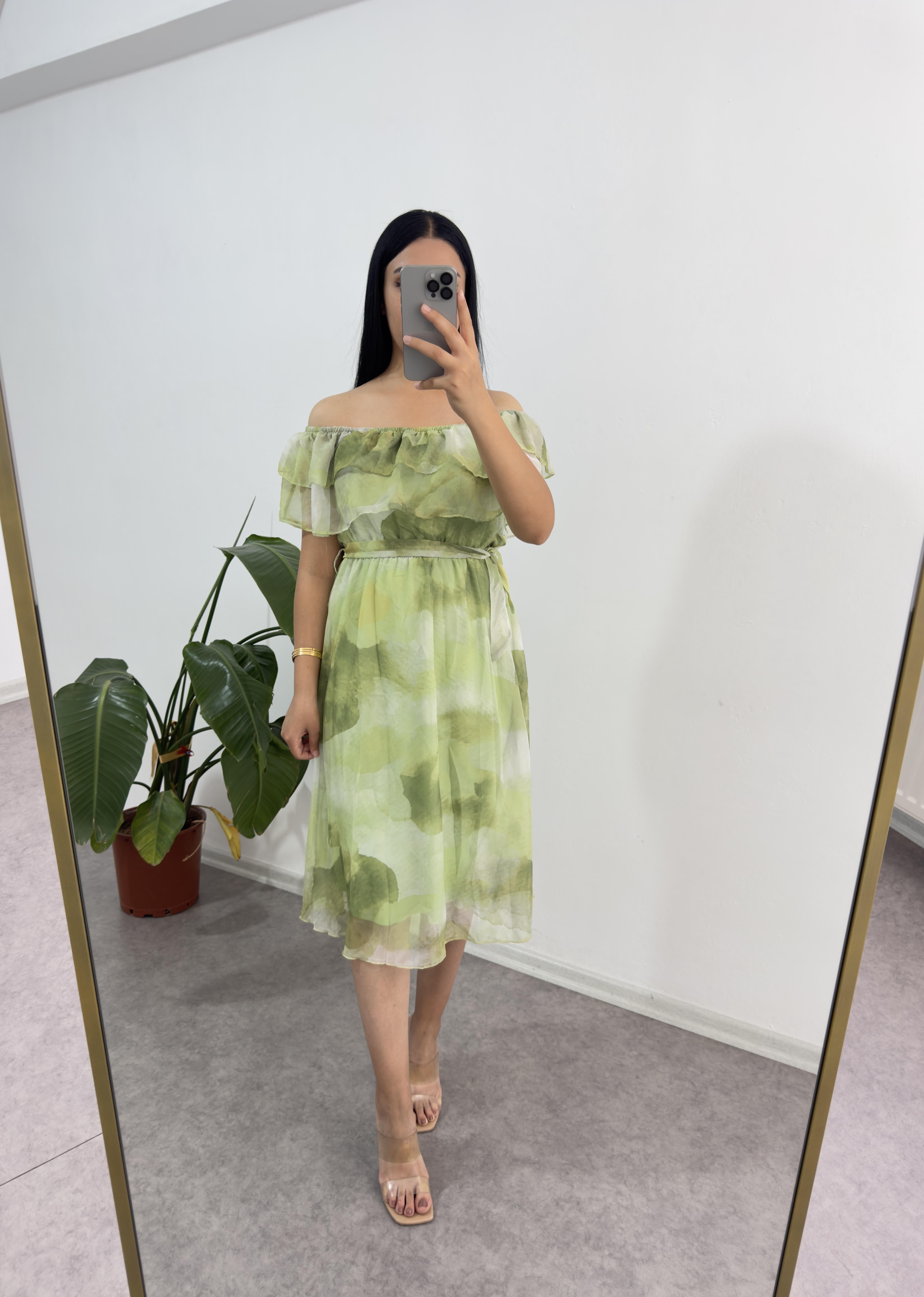 Şifon Modonna Yaka Yeşil Elbise