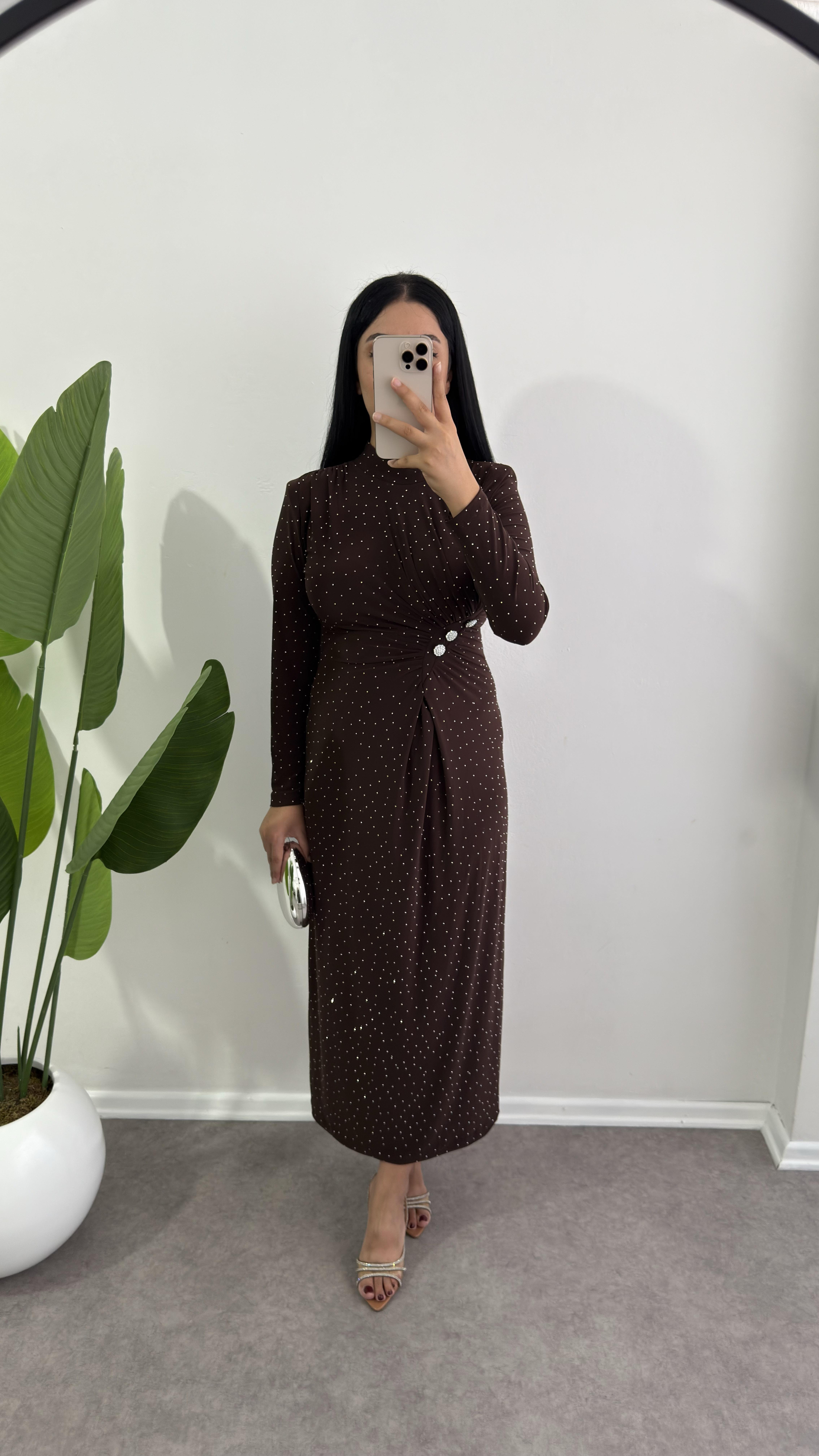 Taşlı Berzi Kahverengi Elbise 